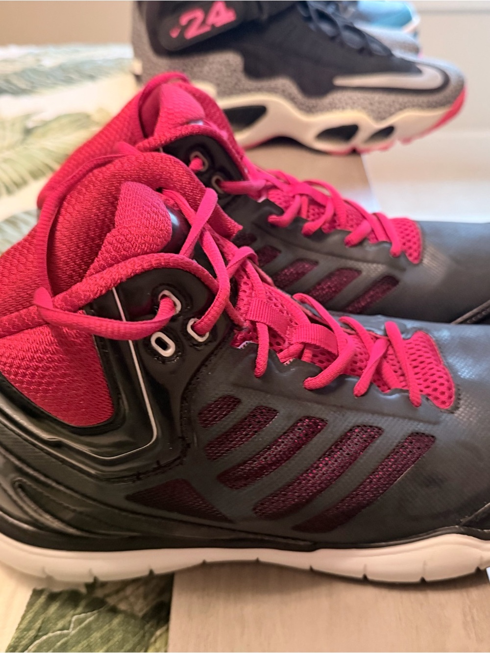 Fila Men's Black and Hot Pink High-Top Training Sneakers